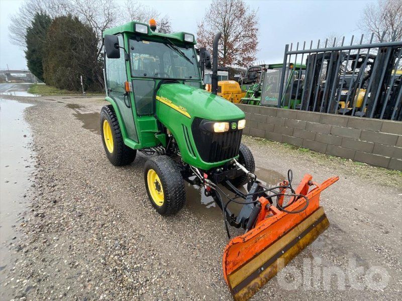 John Deere 3520