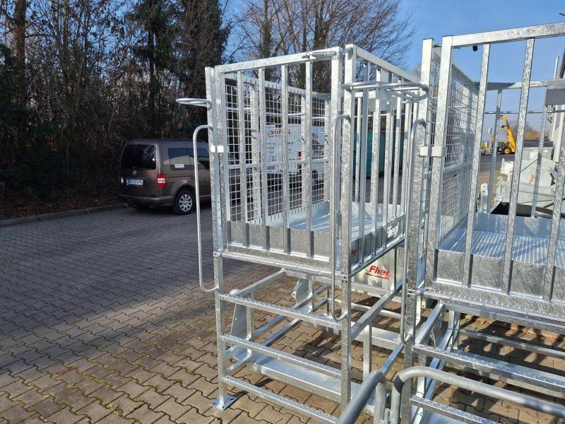 Fliegl Arbeitsbühne hoch zn