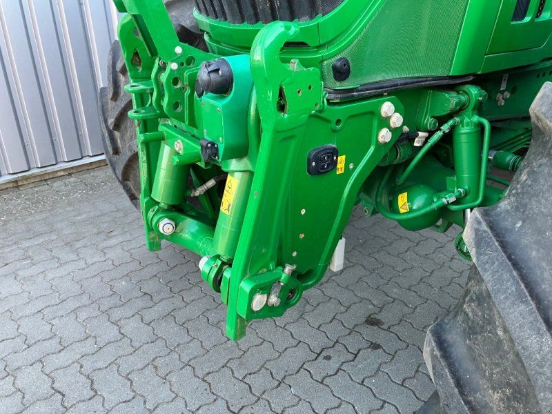 John Deere 6R 230