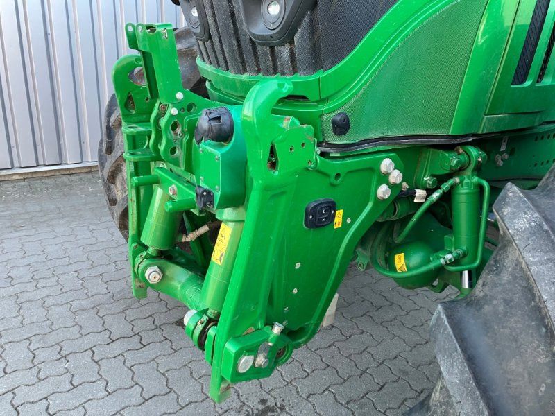 John Deere 6R 230
