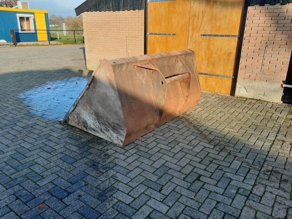 Manitou volumebak 240cm