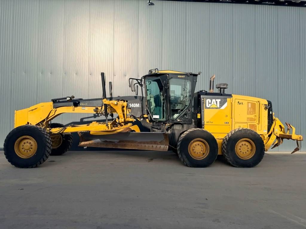 CAT 140M2