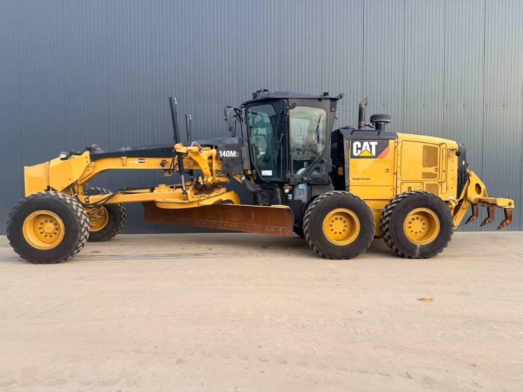 CAT 140M3