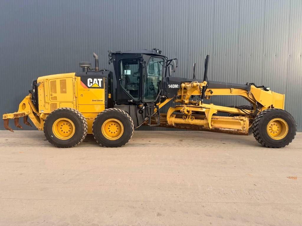 CAT 140M3