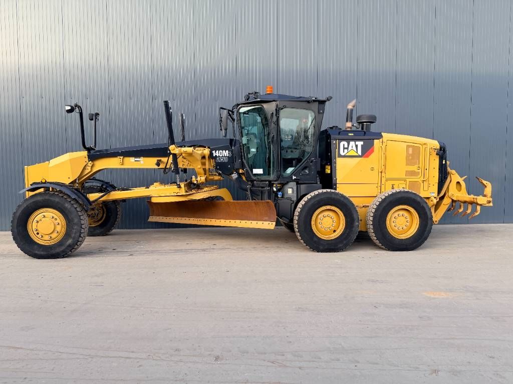 CAT 140M3 AWD