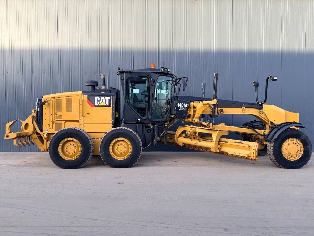 CAT 140M3 AWD