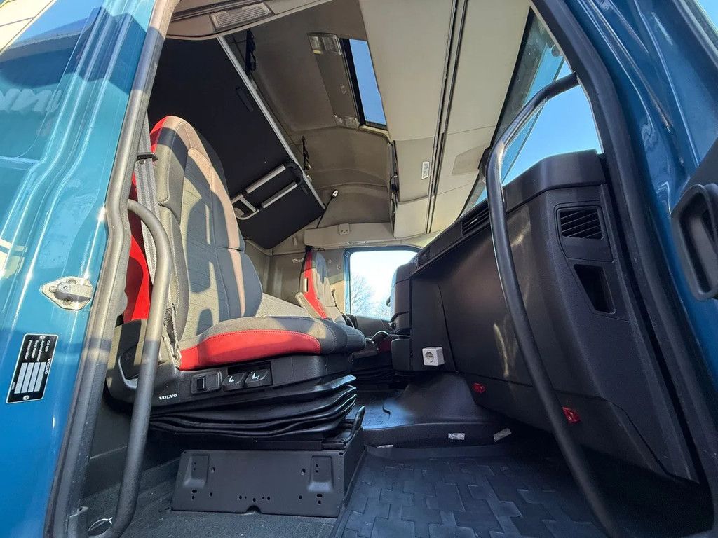 Volvo FH 460 4X2 Globetrotter XL 2x tank NL Truck VEB+