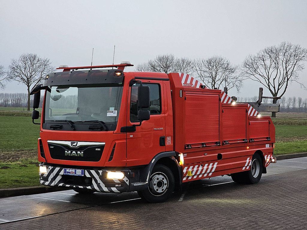 M.A.N. 8.220 TGL 8.8t bottie lift 8t