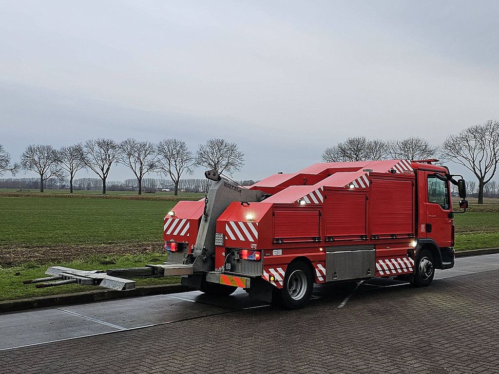 M.A.N. 8.220 TGL 8.8t bottie lift 8t