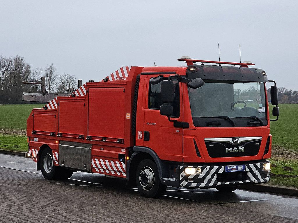 M.A.N. 8.220 TGL 8.8t bottie lift 8t