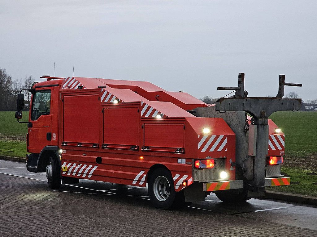 M.A.N. 8.220 TGL 8.8t bottie lift 8t