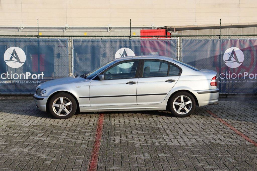 Pkw BMW 318iA Benzin 129 PS 2002 (Margin)