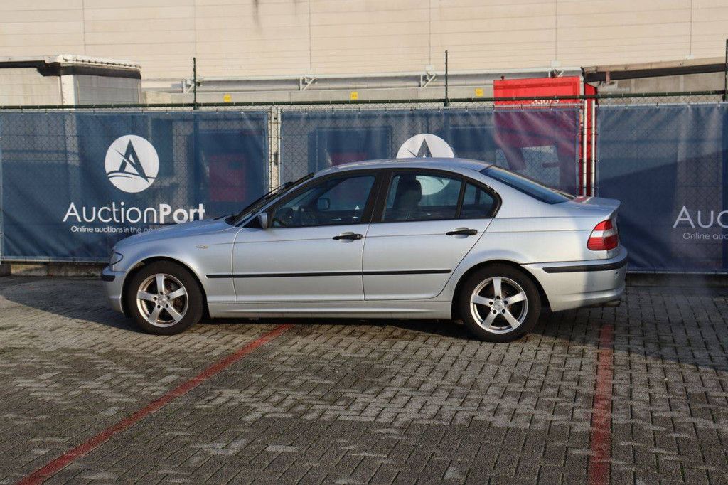 Pkw BMW 318iA Benzin 129 PS 2002 (Margin)