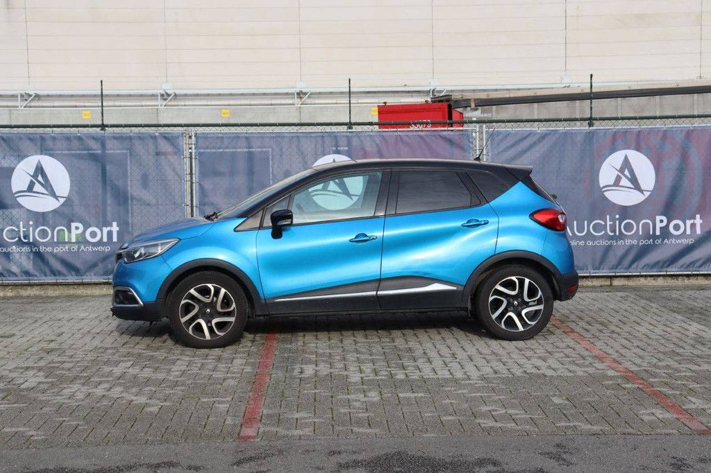 Passenger car Renault Captur TCe Petrol 90hp 2015 (Margin)