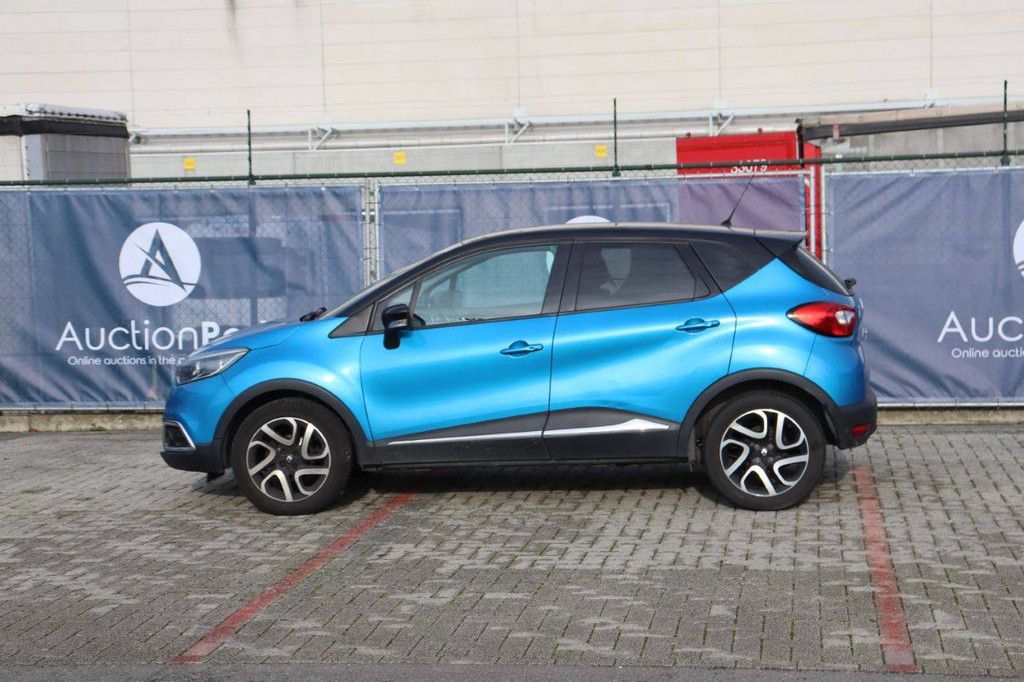 Passenger car Renault Captur TCe Petrol 90hp 2015 (Margin)