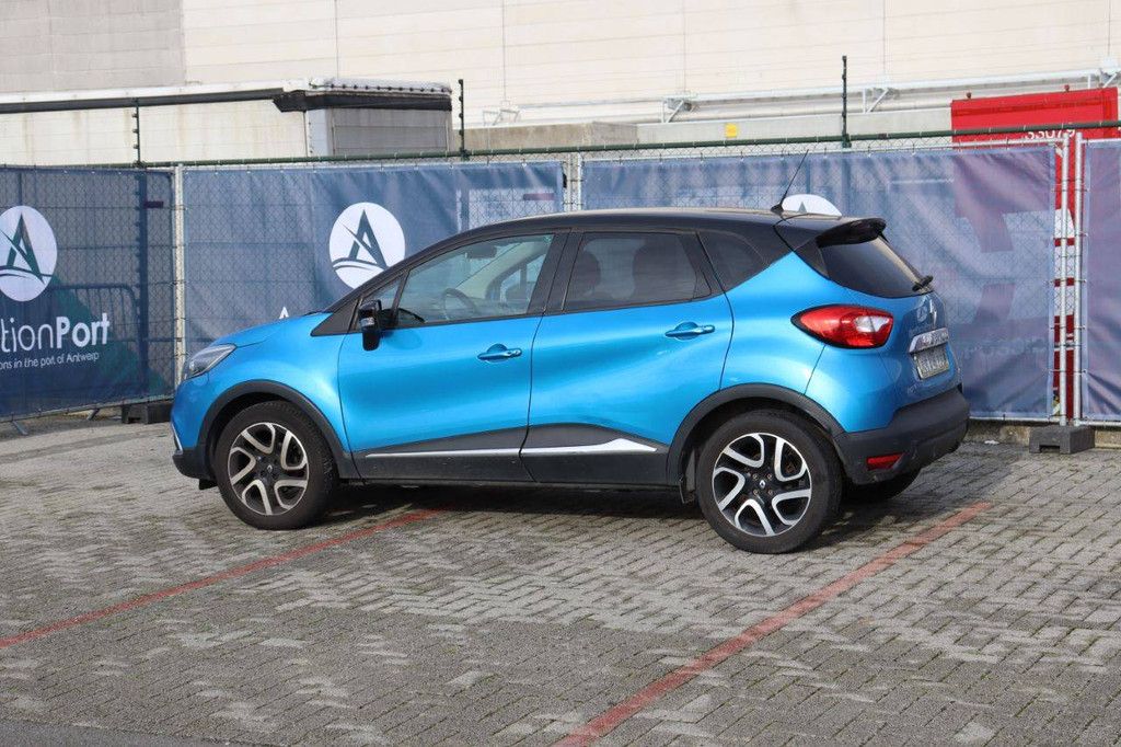 Passenger car Renault Captur TCe Petrol 90hp 2015 (Margin)