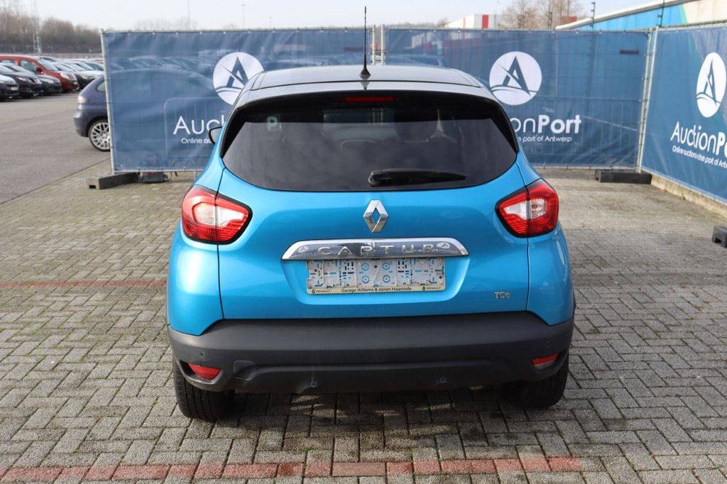 Passenger car Renault Captur TCe Petrol 90hp 2015 (Margin)