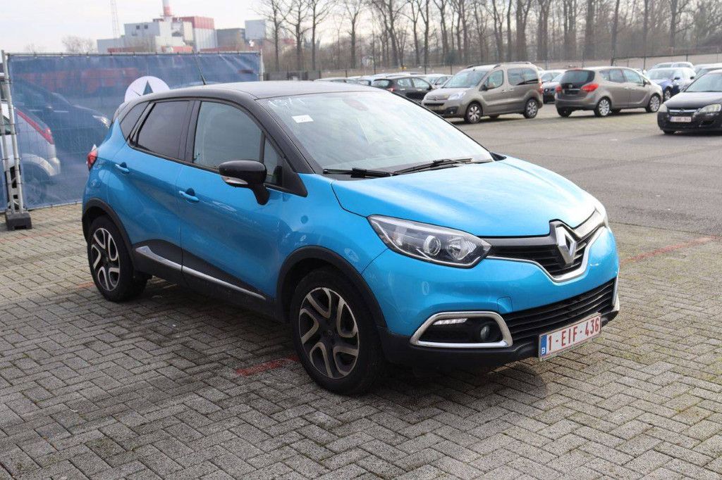 Passenger car Renault Captur TCe Petrol 90hp 2015 (Margin)