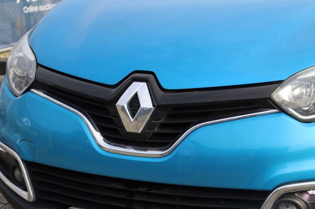 Passenger car Renault Captur TCe Petrol 90hp 2015 (Margin)