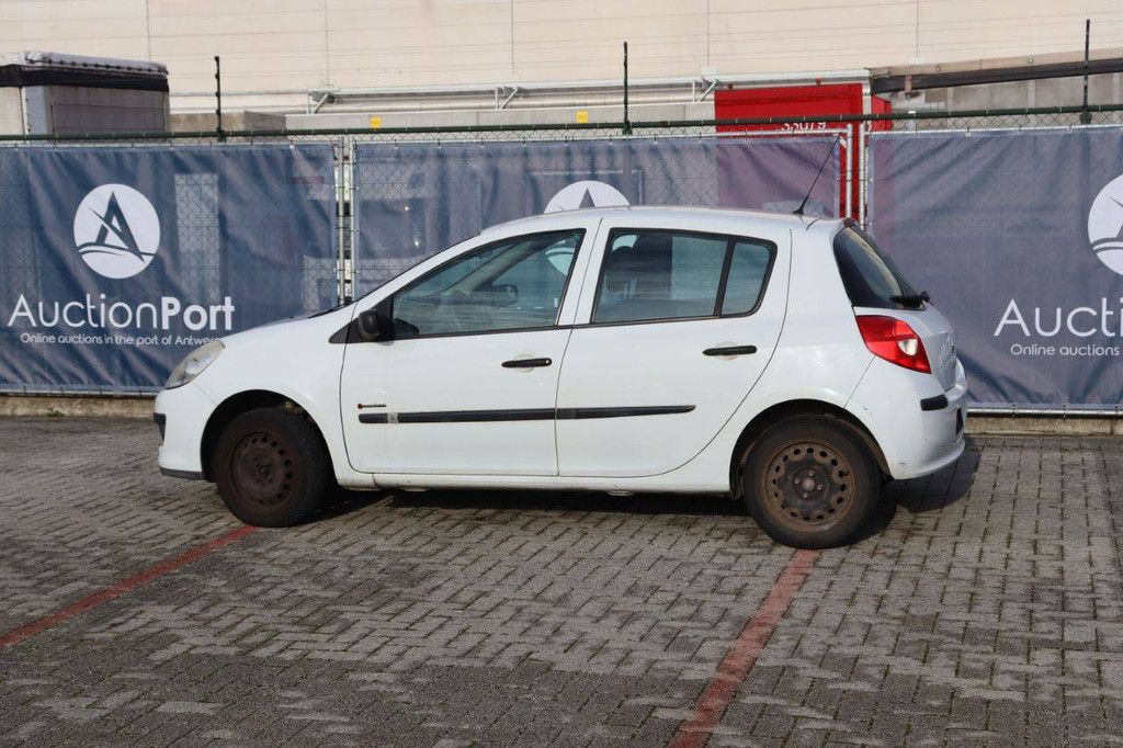 Renault Clio Pkw, Benzin, 75 PS, Baujahr 2008 (Margin)