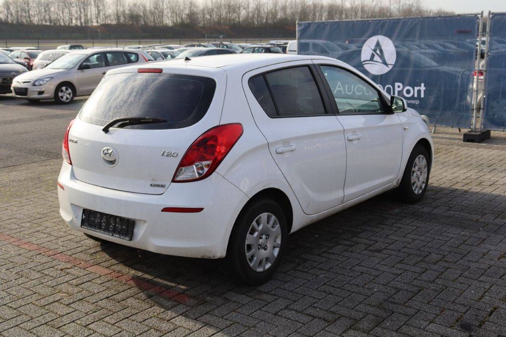 Passenger car Hyundai i20 CRDi Diesel 75 hp 2015 (Margin)