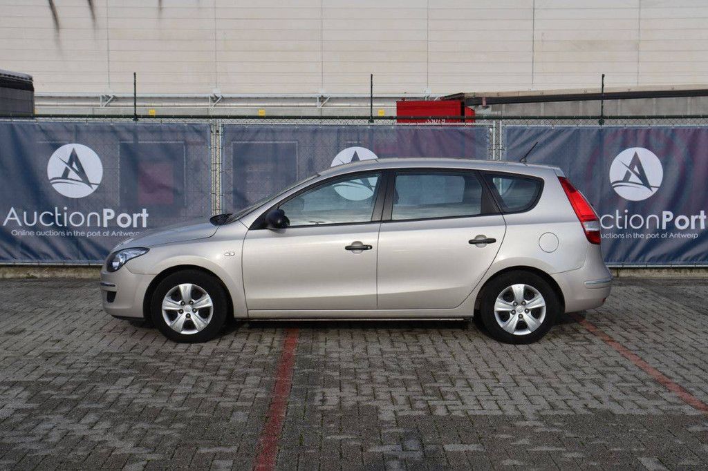 Pkw Hyundai i30CW Benzin 109 PS 2010 (Margin)