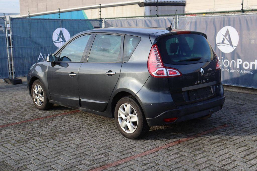 Passenger car Renault Scenic dCi Diesel 130 hp 2012 (Margin)