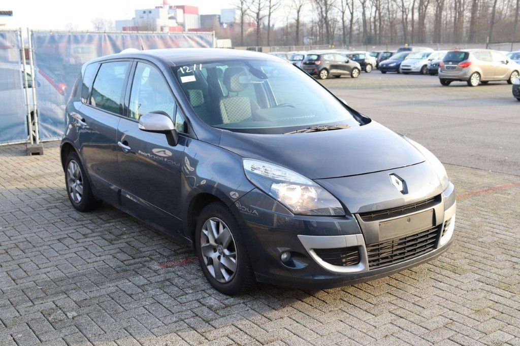 Passenger car Renault Scenic dCi Diesel 130 hp 2012 (Margin)
