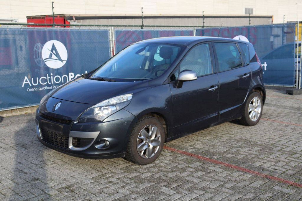 Passenger car Renault Scenic dCi Diesel 130 hp 2012 (Margin)