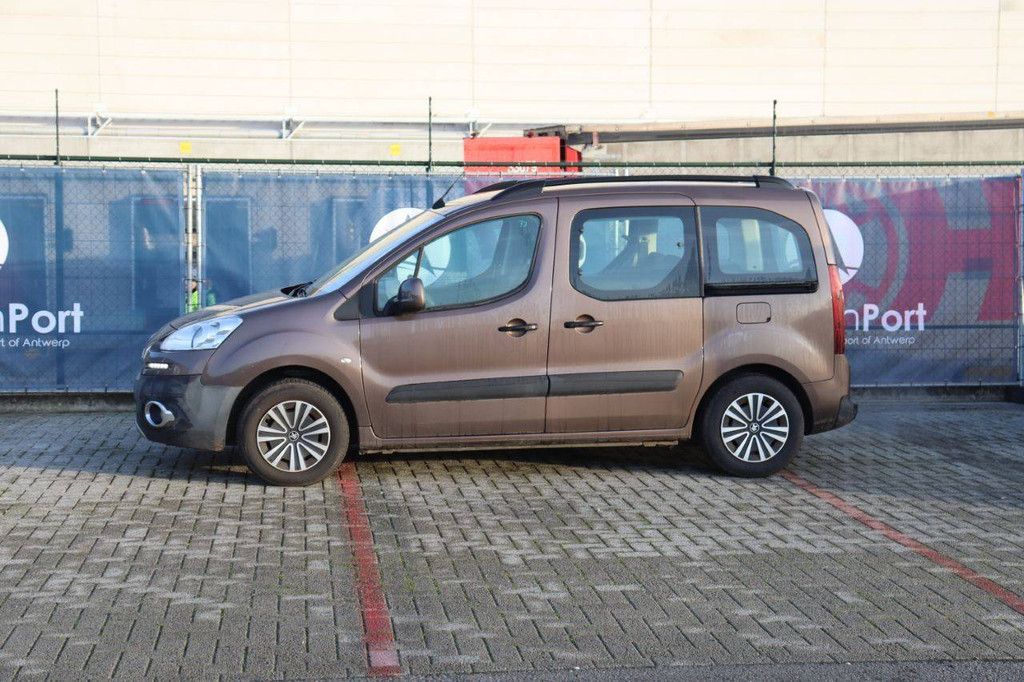 Passenger car Peugeot Partner Tepee Petrol 98 hp 2015 (Margin)