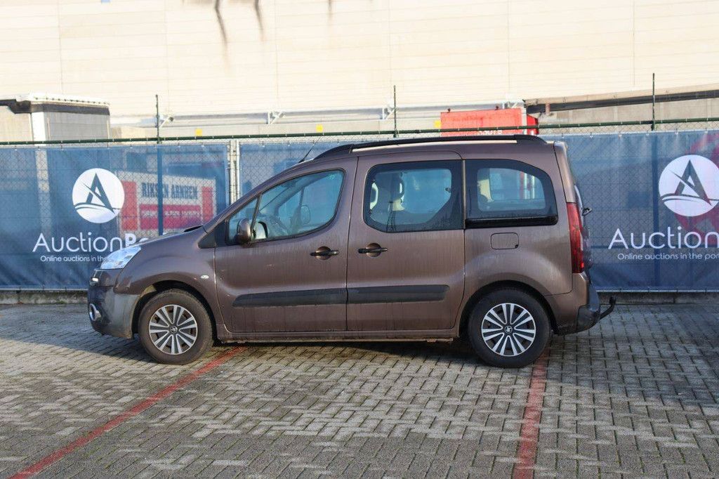 Passenger car Peugeot Partner Tepee Petrol 98 hp 2015 (Margin)