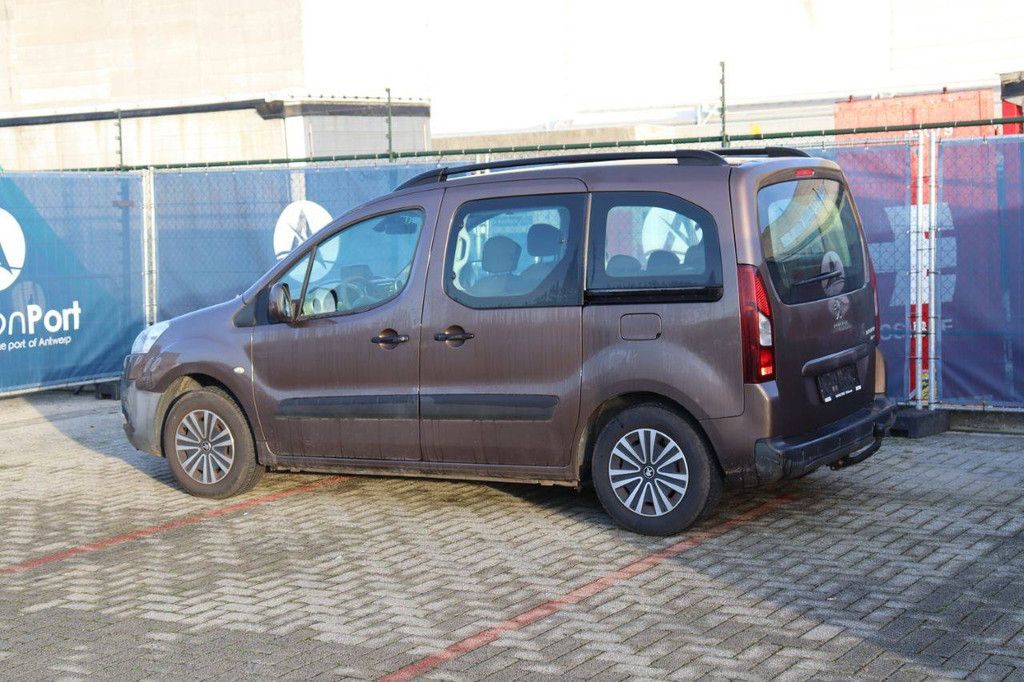 Passenger car Peugeot Partner Tepee Petrol 98 hp 2015 (Margin)