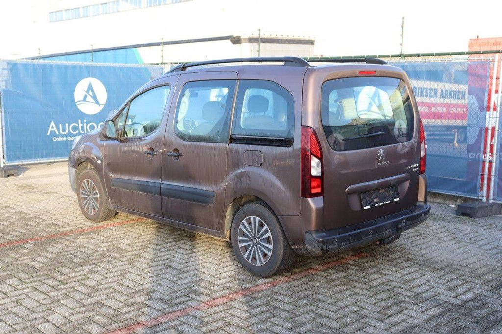 Passenger car Peugeot Partner Tepee Petrol 98 hp 2015 (Margin)