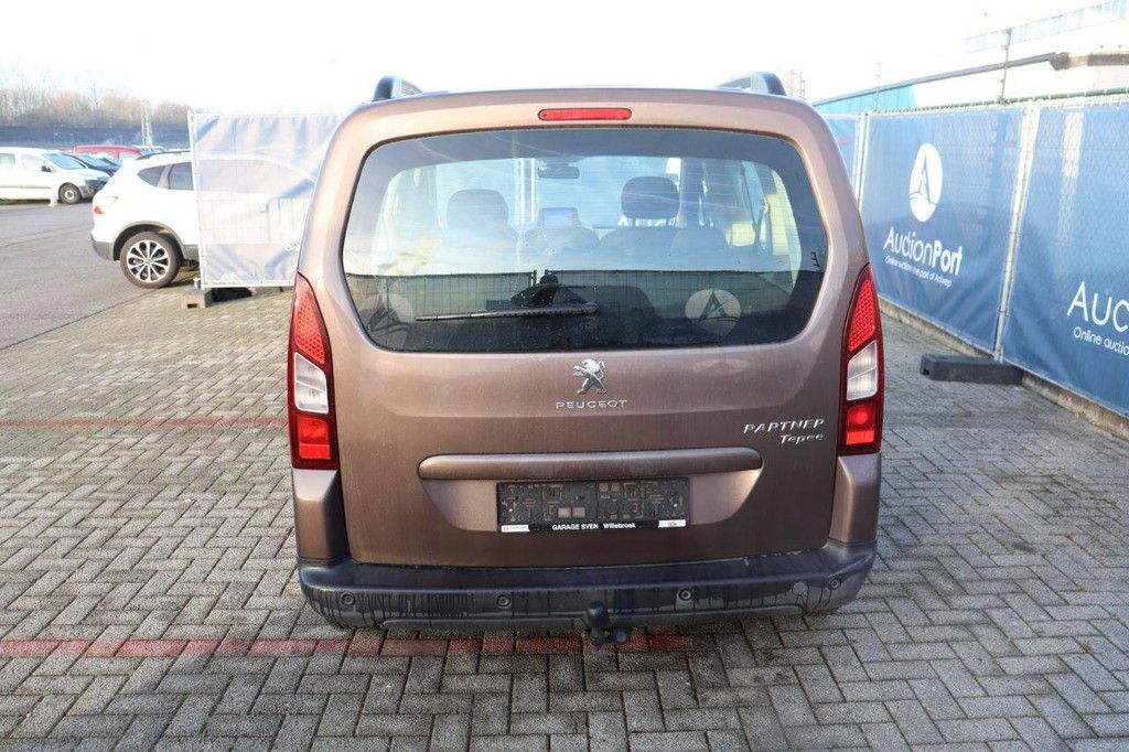 Passenger car Peugeot Partner Tepee Petrol 98 hp 2015 (Margin)
