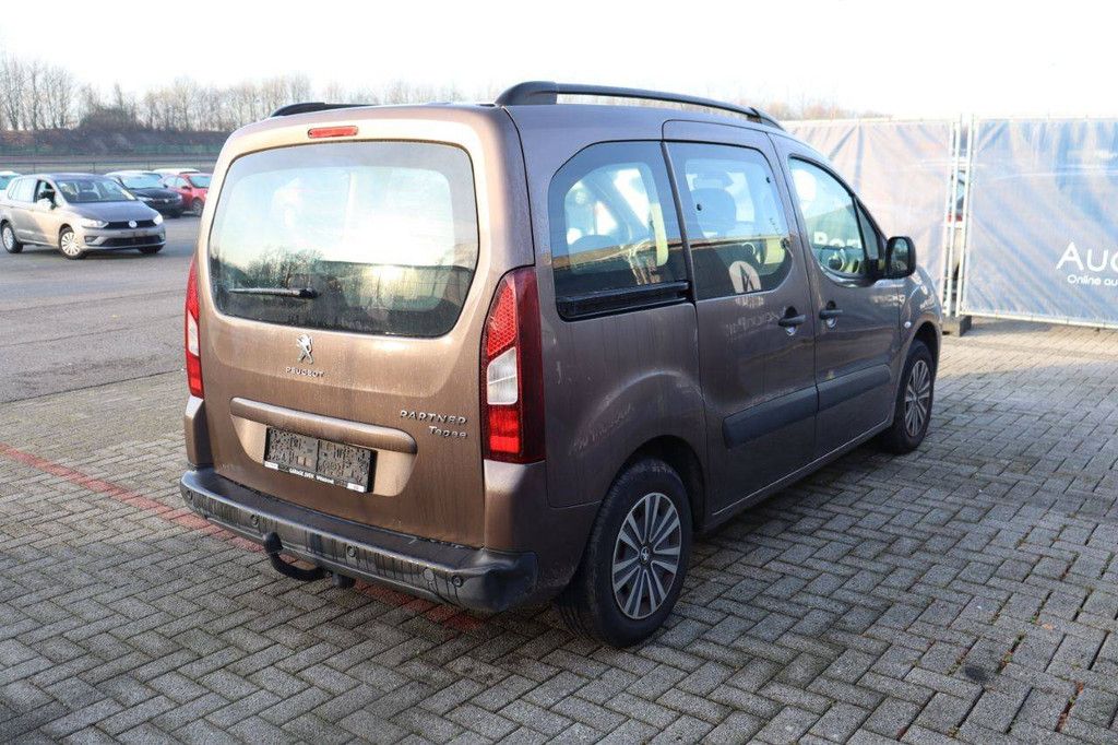Passenger car Peugeot Partner Tepee Petrol 98 hp 2015 (Margin)