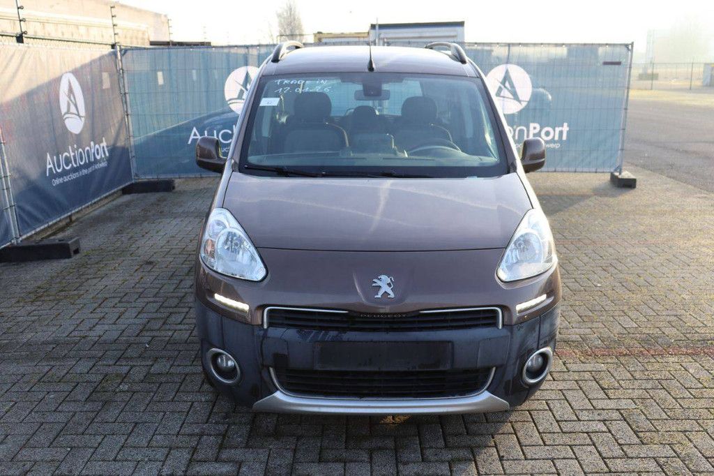 Passenger car Peugeot Partner Tepee Petrol 98 hp 2015 (Margin)