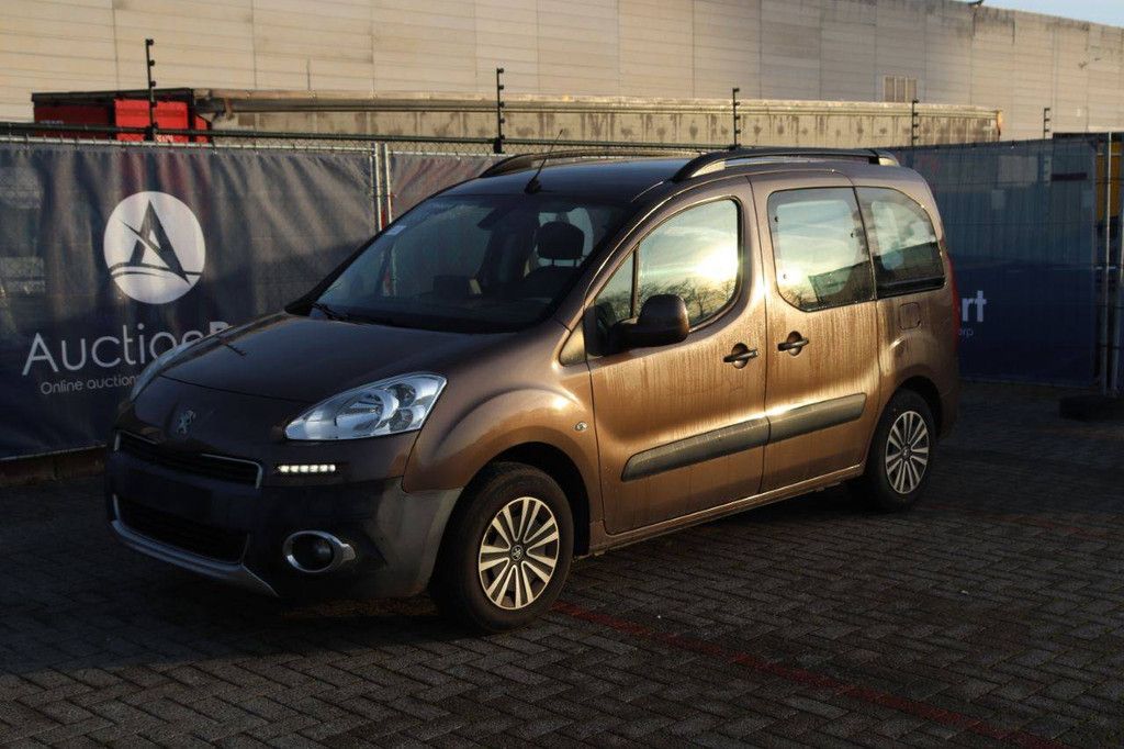 Passenger car Peugeot Partner Tepee Petrol 98 hp 2015 (Margin)