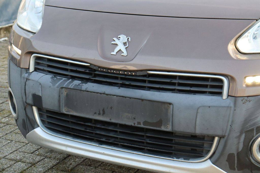 Passenger car Peugeot Partner Tepee Petrol 98 hp 2015 (Margin)