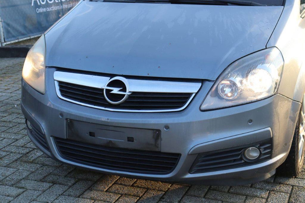 Passenger car Opel Zafira 1.9 CDTI Diesel 100 hp 2006 (Margin)