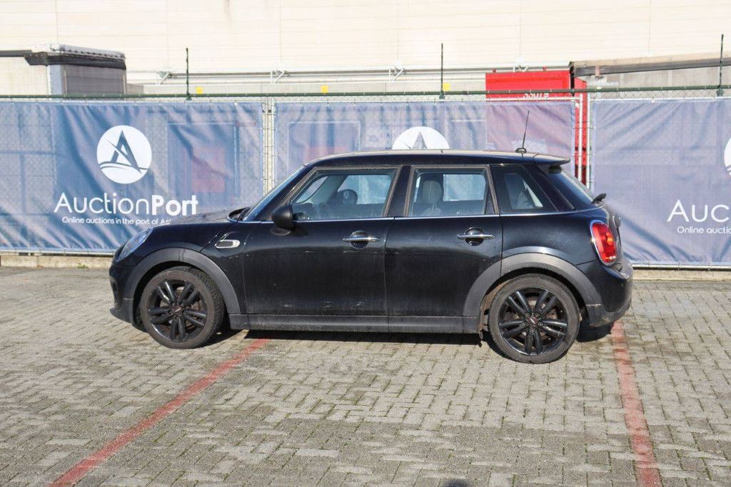 Pkw MINI F55 Benzin 75 PS 2016 (Marge)