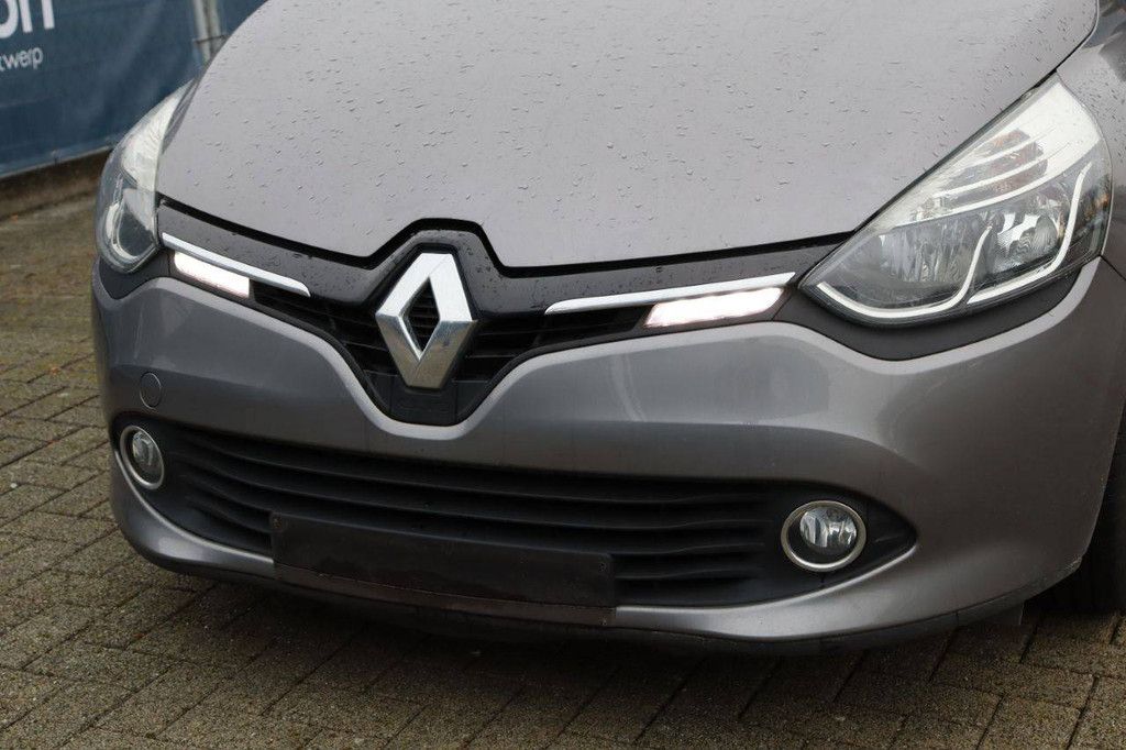 Passenger car Renault Clio Petrol 74 hp 2013 (Margin)
