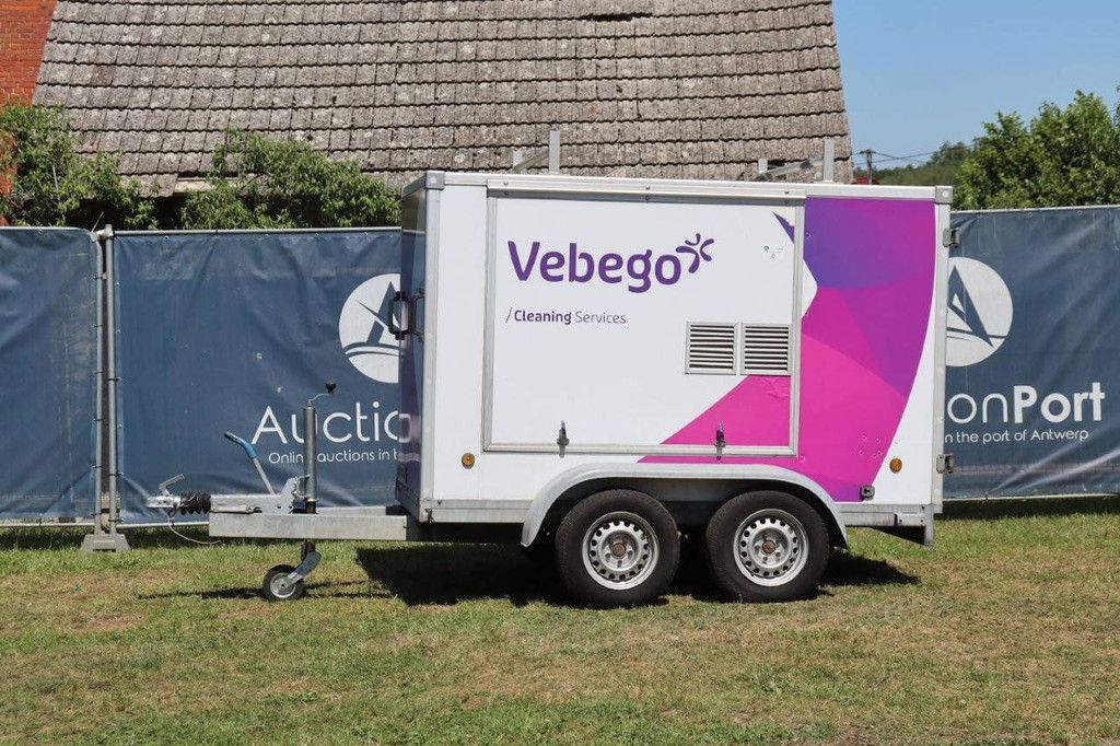 Geschlossener Anhänger mit Hochdruckreiniger VEM B1 VAR F 2010