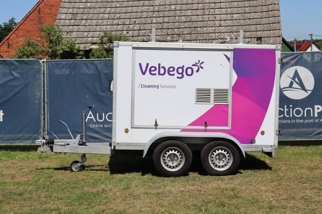 Geschlossener Anhänger mit Hochdruckreiniger VEM B1 VAR F 2010