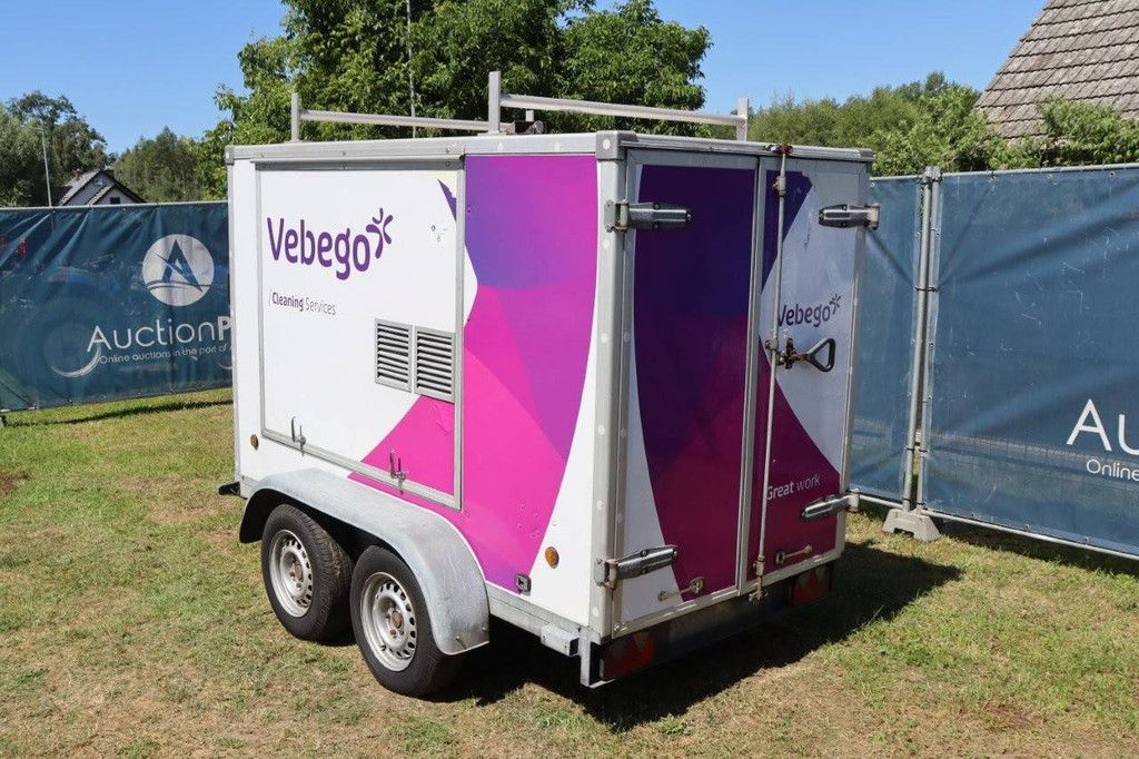 Geschlossener Anhänger mit Hochdruckreiniger VEM B1 VAR F 2010