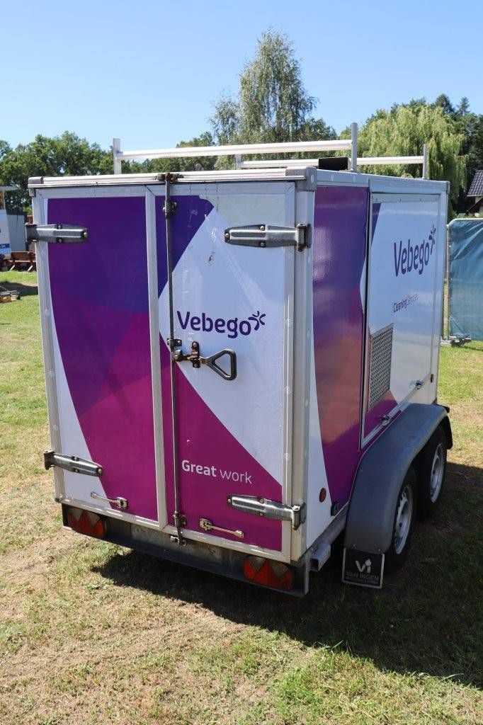 Geschlossener Anhänger mit Hochdruckreiniger VEM B1 VAR F 2010