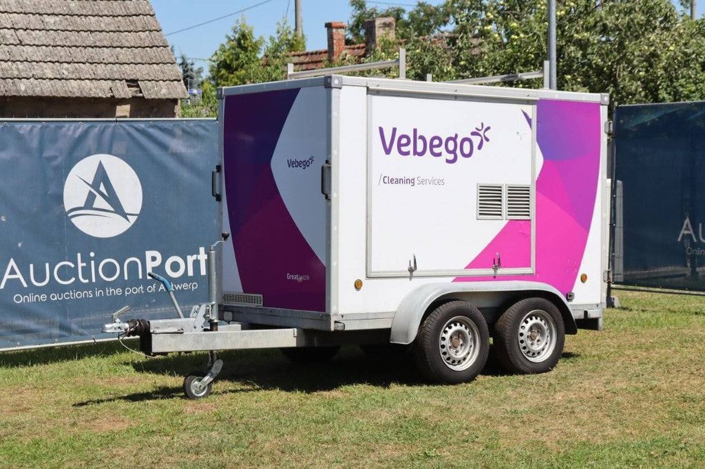 Geschlossener Anhänger mit Hochdruckreiniger VEM B1 VAR F 2010