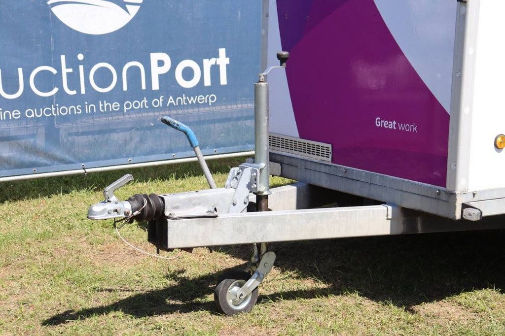 Geschlossener Anhänger mit Hochdruckreiniger VEM B1 VAR F 2010