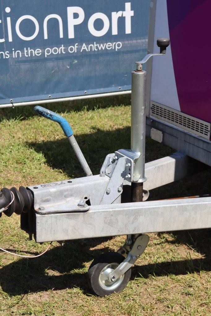 Geschlossener Anhänger mit Hochdruckreiniger VEM B1 VAR F 2010