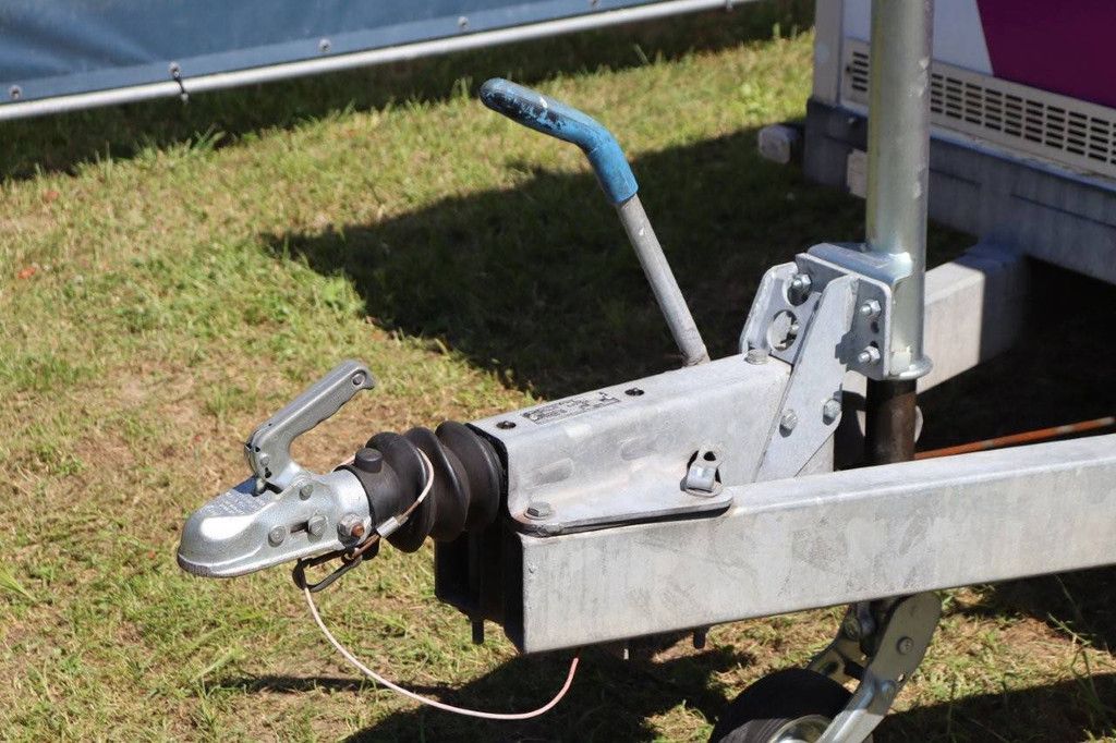 Geschlossener Anhänger mit Hochdruckreiniger VEM B1 VAR F 2010