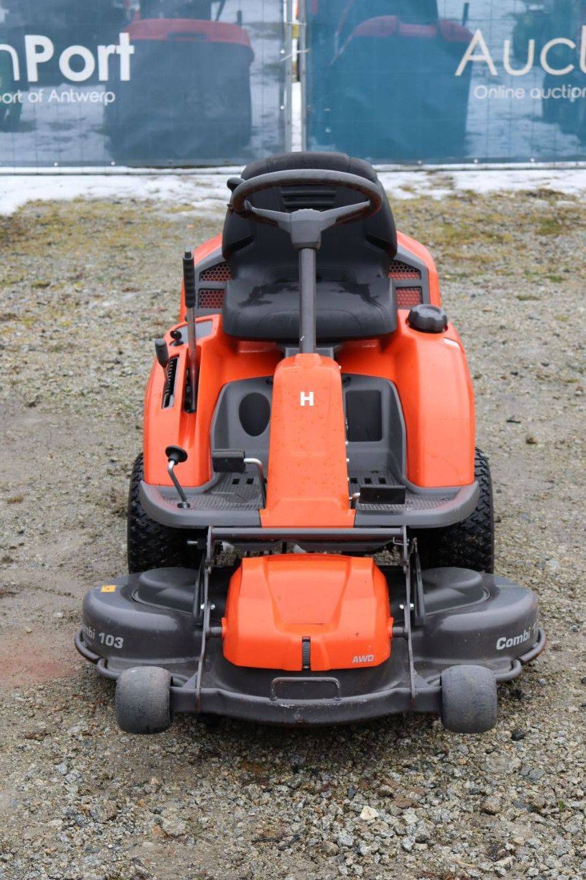 Aufsitzmäher Husqvarna R216AWD 4x4 Benzin 9,6 kW 2018